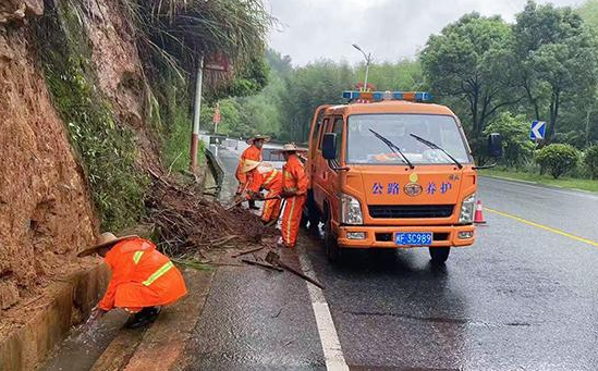 龍巖：雨停人不歇 公路人忙保暢