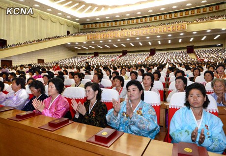 朝鮮表彰杰出婦女代表12人獲金正恩獎(jiǎng)狀（圖）