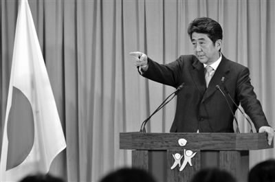 17日，東京自民黨總部大樓，安倍晉三勝選后召開新聞發(fā)布會(huì)。