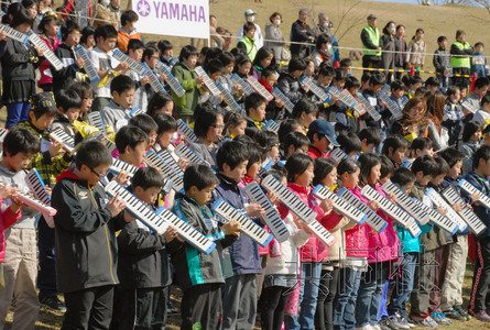 日本688人同時吹奏口風琴打破吉尼斯紀錄（圖）