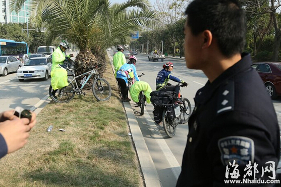 五四北又現(xiàn)騎行乞討團(tuán)　榕騎友對(duì)話(huà)揭穿乞討騙局