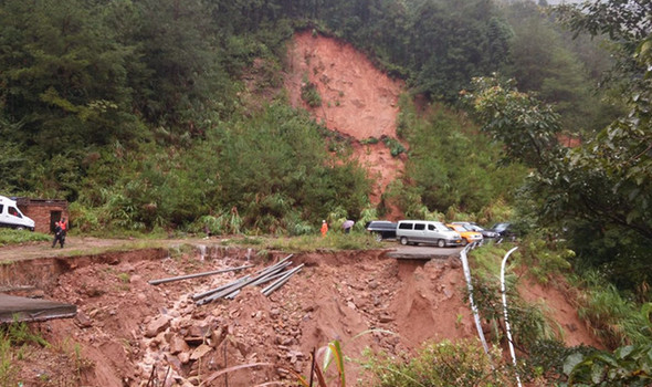 德化水口鎮(zhèn)榜上村道路搶通