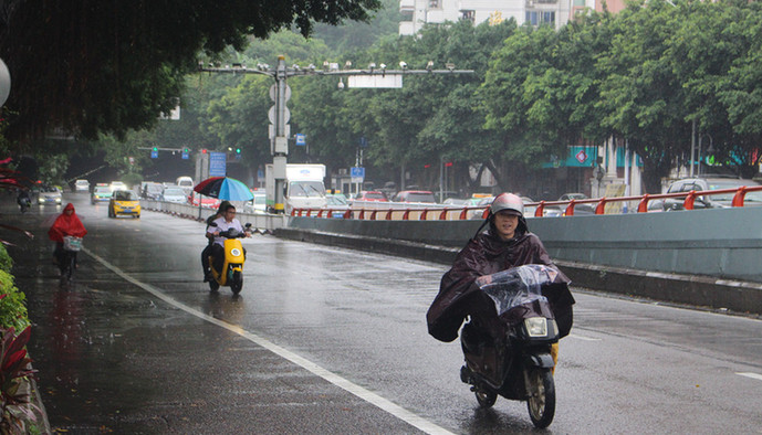 連續(xù)強(qiáng)降雨 給我省市民出行帶來不便