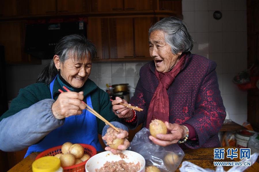 （社會(huì)）（7）“86歲”和“72歲”的鄰里姐妹情