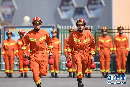 （社會(huì)）（10）消防“鐵漢”李志亮的百煉青春