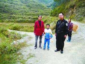 9歲山里娃想看海龜自帶干糧徒步13小時(shí)后迷路