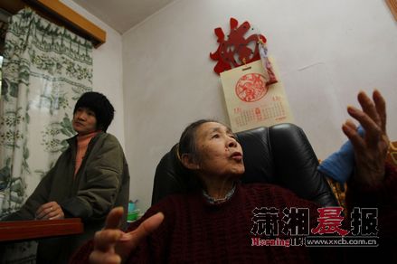 83歲老人照顧殘疾養(yǎng)女40年傾盡積蓄送其動手術(shù)