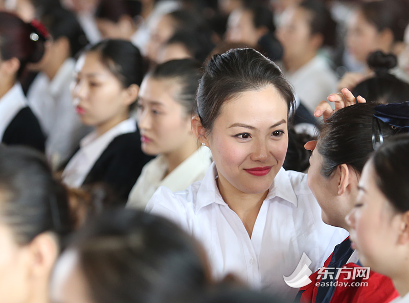 東航2015空姐招聘現(xiàn)場(chǎng)美女云集