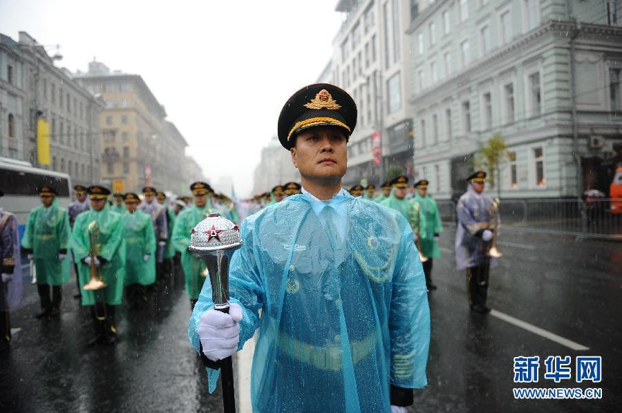 （國(guó)際）（2）中國(guó)人民解放軍軍樂團(tuán)與女子儀仗隊(duì)亮相莫斯科