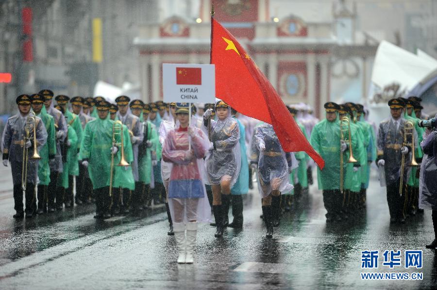 （XHDW）（1）中國人民解放軍軍樂團(tuán)與女子儀仗隊亮相莫斯科