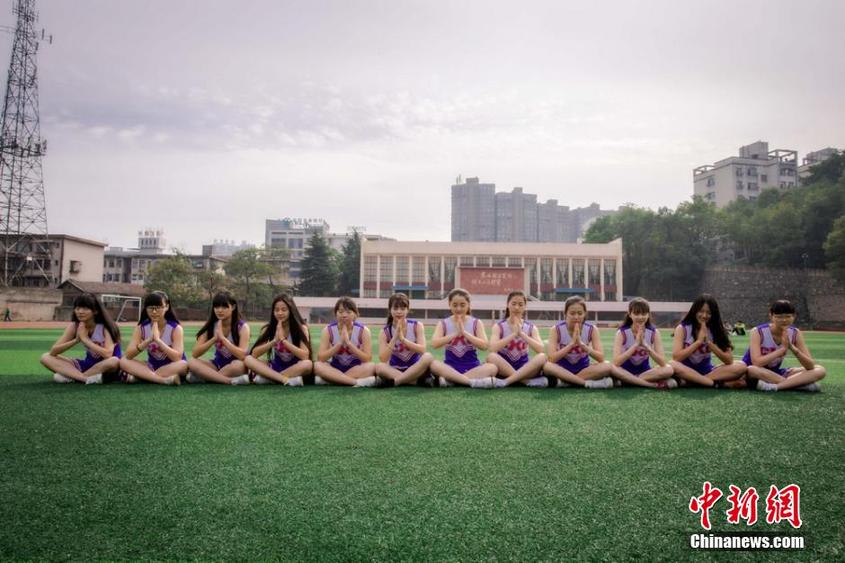 南華大學啦啦隊宣傳照走紅　“女神”展青春活力