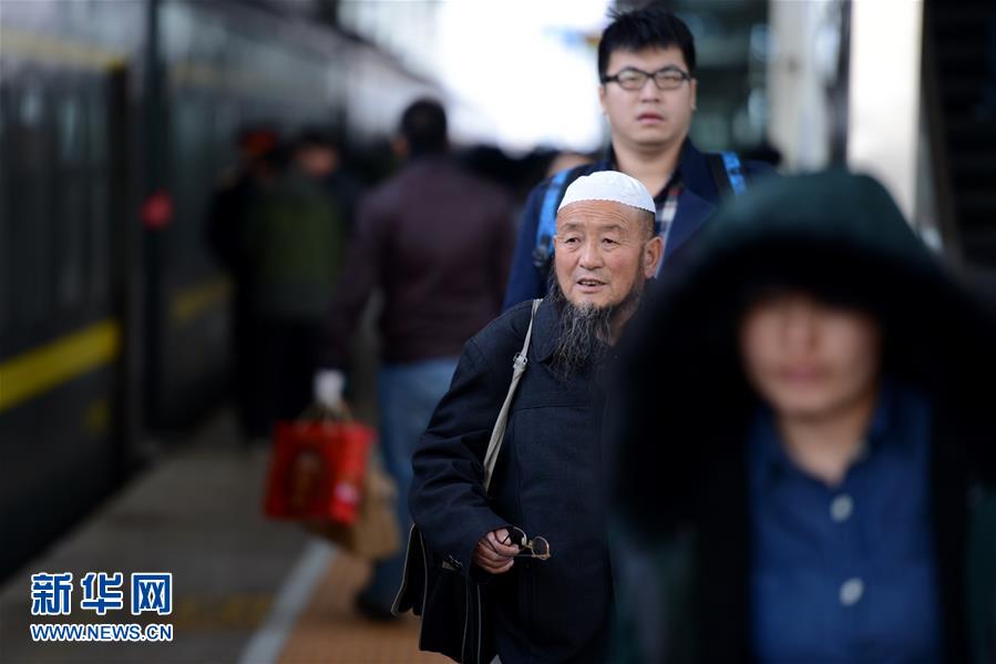 （社會(huì)）（5）各地春運(yùn)迎來(lái)返程客流高峰